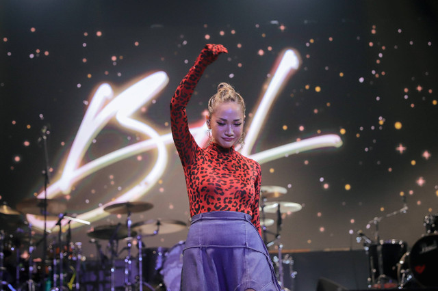 Penyanyi Bunga Citra Lestari (BCL) tampil pada konser musik SKYAVENUE 2024 di Istora Senayan, Kompleks Gelora Bung Karno, Jakarta, Sabtu (31/8/2024). Foto: Jamal Ramadhan/kumparan