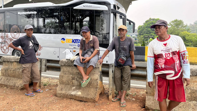 Potret kuli sindang di kawasan cibubur. Foto: Muhammad Darisman/kumparan