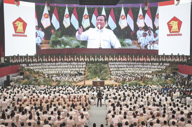 Ketua Umum Partai Gerindra sekaligus presiden terpilih Prabowo Subianto menyampaikan sambutan saat acara Penutupan Rapat Pimpinan Nasional (Rapimnas) Partai Gerindra di Indonesia Arena, GBK, Senayan, Jakarta, Sabtu (31/8/2024). Foto: Fauzan/ANTARA FOTO