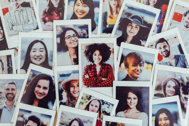 Ilustrasi Cara Menata Polaroid Di Kamar, Foto: Unsplash/martin-dm.