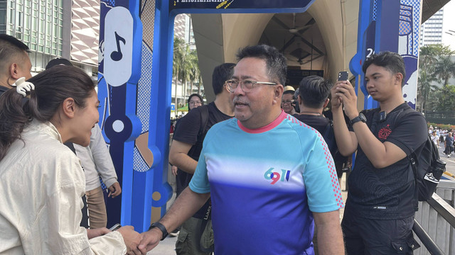 Bakal cagub dan cawagub Jakarta, Pramono Anung dan Rano Karno berolahraga dan menyapa masyarakat di CFD, Thamarin, Jakarta Pusat, Minggu (1/9/2024). Foto: Fadhil Pramudya/kumparan