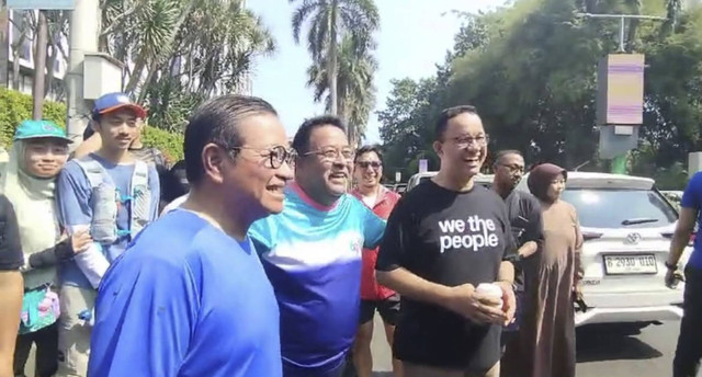 Momen Anies Baswedan bertemu dengan bacagub dan bacawagub Jakarta, Pramono Anung dan Rano Karno, di FX Sudirman, Jakarta Pusat, Minggu (1/9/2024). Foto: Fadhil Pramudya/kumparan