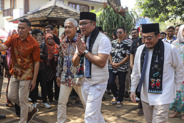 Pasangan Calon Gubernur dan Wakil Gubernur Jakarta Ridwan Kamil dan Suswono menghadiri peresmian relawan 'Berkah' di kawasan Bambu Apus, Jakarta, Minggu (1/9/2024). Foto: Iqbal Firdaus/kumparan