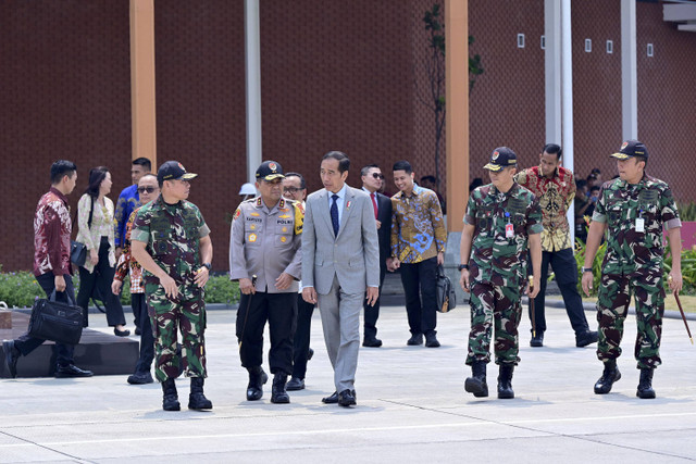 Presiden Jokowi berangkat ke Bali untuk menghadiri Indonesia-Africa Forum, Minggu (1/9/2024). Foto: Muchlis Jr/Biro Pers Sekretariat Presiden