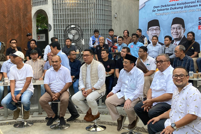 Bacagub dan Bacawagub Jakarta Ridwan Kamil-Suswono menghadiri launching Jalak Nasional dan Deklarasi Kolaborasi Komunitas Relawan Se-Jakarta, Jakarta Selatan, Minggu (1/9/2024).
 Foto: Alya Zahra/kumparan 