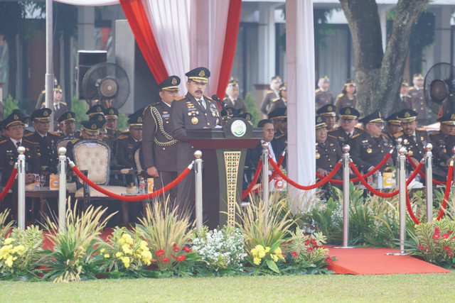 Jaksa Agung, ST Burhanuddin, memberikan amanat dalam Hari Lahir Kejaksaan RI ke-79.  Foto: Kejagung