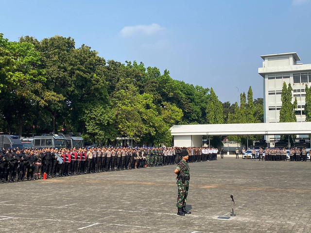 Apel gelar pasukan gabungan dalam rangka operasi pengamanan International Sustainability Forum dan Operasi Tribrata Jaya tahun 2024 di Lapangan B3, Mabes TNI, Jakarta Timur pada Senin (2/9).  Foto: Abid Raihan/kumparan