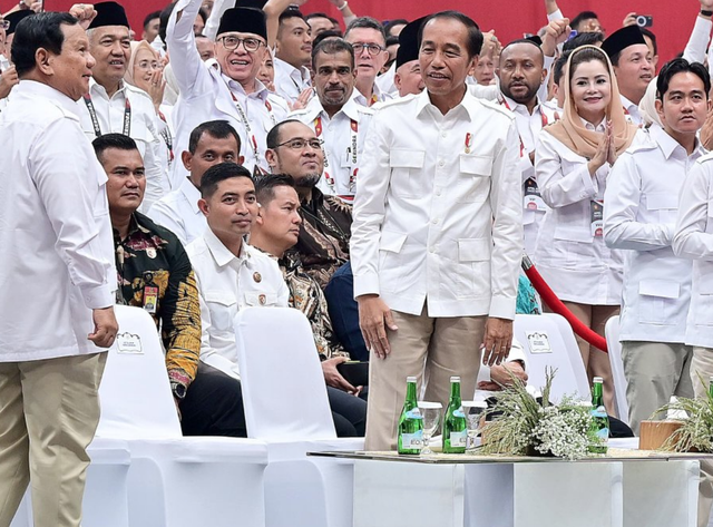Prabowo, Jokowi, dan Gibran dalam Rapimnas Gerindra di GBK, 31 Agustus 2024. Foto: Dok. Sekretariat Presiden