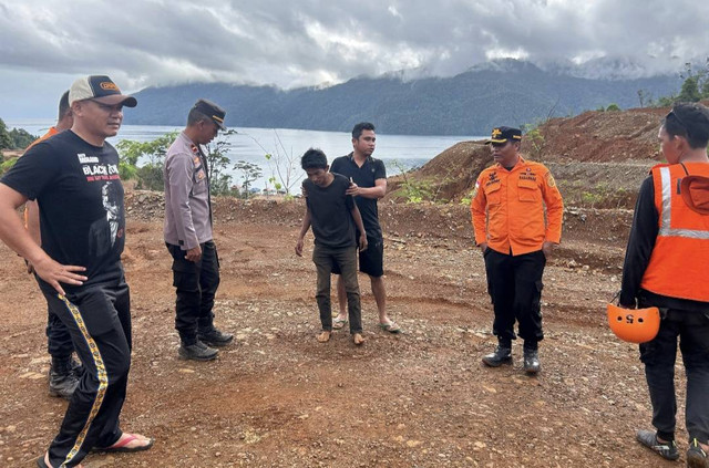 Tim SAR menemukan karyawan tambang yang dilaporkan hilang. Foto: Dok Basarnas Kendari.