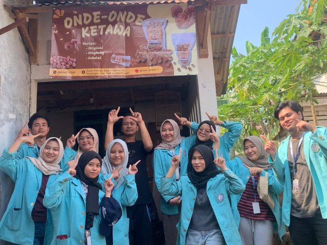 KKN UNS Dorong UMKM "Onde-Onde Ketawa" Desa Selokarto Lewat Branding Produk