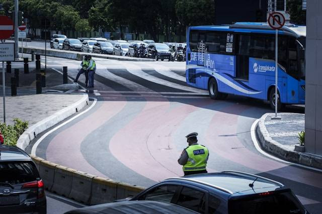 Rute 7F TransJakarta. Foto Hanya Ilustrasi Bukan Tempat Sebenarnya. Sumber Foto: Unsplash.com/Hendra Jn