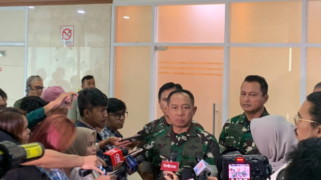 Panglima TNI, Jenderal Agus Subiyanto di kompleks parlemen Senayan, Jakarta, Selasa (3/9/2024). Foto: Luthfi Humam/kumparan