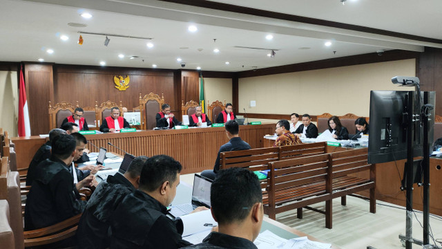 Sidang lanjutan kasus pemufakatan jahat pembelian emas Antam di Pengadilan Tipikor Jakarta, Selasa (3/9/2024). Foto: Jonathan Devin/kumparan