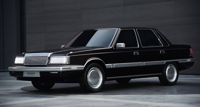 Wujud mobil listrik Hyundai Grandeur 1986 Heritage Series. Foto: Hyundai