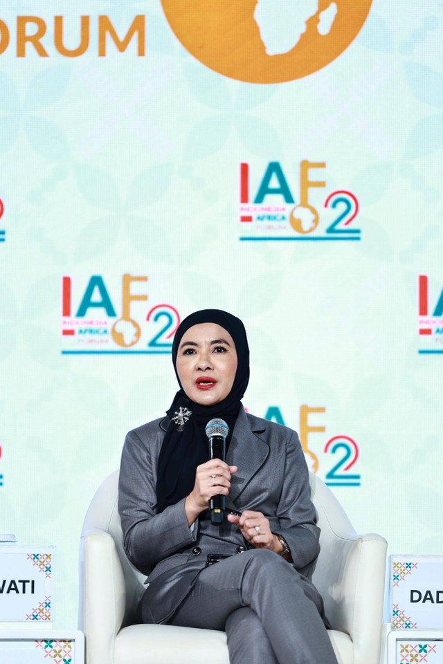 Dirut Pertamina, Nicke Widyawati saat menjadi pembicara dalam diskusi bertemakan "Energy Effective Implementation of Energy Diversification" pada Indonesia Africa Forum (IAF) 2024 di Nusa Dua, Bali, Selasa (3/9/2024). Foto: Dok. Pertamina