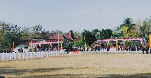 Upacara Kemerdekaan di Lapangan Dengok