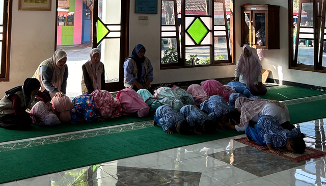 Shalat Dhuha di Masjid TK ABA Bogor