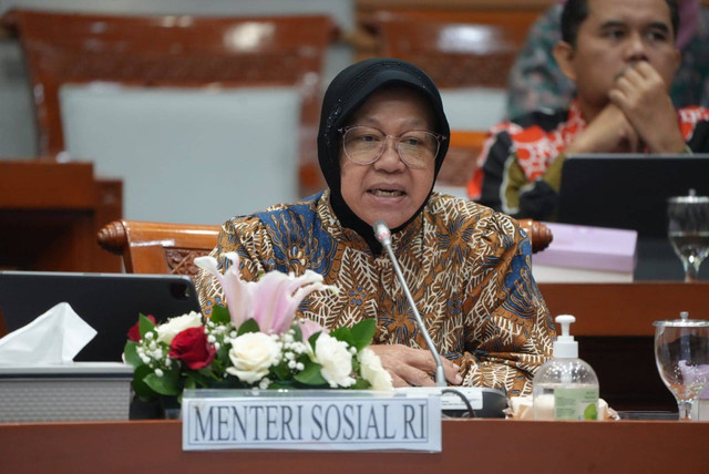 Mensos Risma saat menjalani rapat dengan Komisi VIII DPR, Selasa (3/9). Foto: Dok. Kemensos