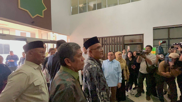 Pansus angket haji DPR melakukan sidak ke Gedung Siskohat Kemenag RI, Rabu (4/9). Foto: Haya Syahira/kumparan