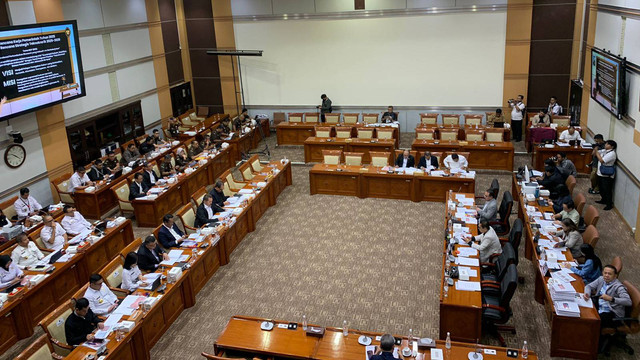 Suasana rapat kerja Komisi III DPR RI bersama Kejaksaan Agung, Menkumham, dan Kepolisian di ruang rapat Komisi III parlemen Senayan, Jakarta, Rabu (4/9/2024). Foto: Luthfi Humam/kumparan