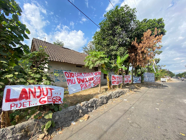 Spanduk penolakan kelab malam yang dipasang oleh warga Kronggahan, Sleman. Foto: Resti Damayanti/Pandangan Jogja