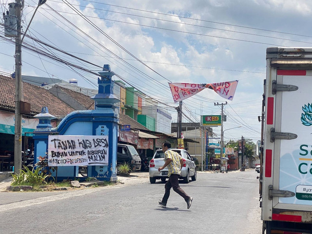 Spanduk penolakan pembangunan kelab malam yang dipasang oleh warga Kronggahan, Sleman. Foto: Resti Damayanti/Pandangan Jogja