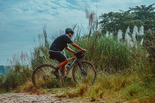 Ilustrasi Sepeda Gravel Murah Terbaik. Foto: Fanni hermawan / Unsplash