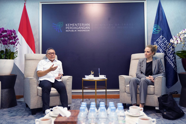 Menteri Perdagangan, Zulkifli Hasan menerima kunjungan Wakil Presiden Kebijakan Publik Global TikTok, Helena Lersch di Kantor Kementerian Perdagangan, Jakarta, Rabu (4/9/2024). Foto: Dok. Kemendag