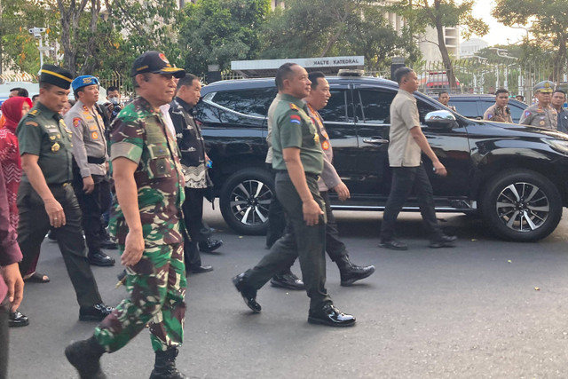 Panglima TNI Jenderal Agus Subiyanto dan Kapolri Listyo Sigit Prabowo meninjau kawasan Masjid Istiqlal, Jakarta, Rabu (4/9/2024). Foto: Alya Zahra/Kumparan