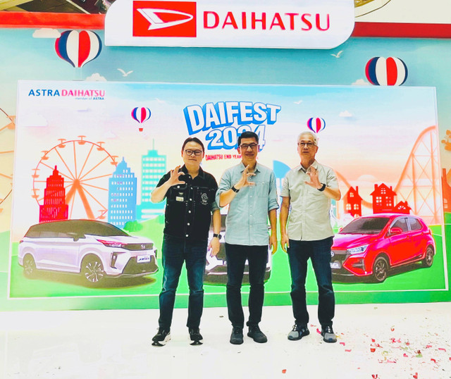 Manajemen PT Astra Daihatsu Motor (ADM) pada pembukaan pameran DAIFEST di Plaza Medan Fair pada 4 September 2024. Foto: Astra Daihatsu Motor