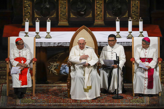 Paus Fransiskus di Gereja Katedral Jakarta, Rabu (4/9/2024). Foto: Iqbal Firdaus/kumparan