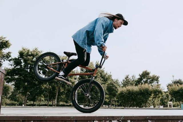 Ilustrasi Ciri-Ciri Sepeda BMX yang Bagus, Foto: Pexels.com/cottonbro studio