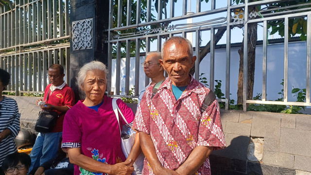 Gabriel Alexander di depan Masjid Istiqlal, Kamis (5/9/2024).  Foto: Thomas Bosco/kumparan