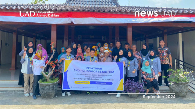 Pelatihan Pembuatan Sabun Cuci Piring untuk Penyandang Disabilitas SHG Sejahtera Puhgogor oleh KKN MAs (Dok. Dian Shesylia)