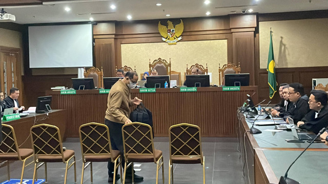 Sidang tuntutan Hakim Agung nonaktif Gazalba Saleh terkait kasus dugaan gratifikasi dan tindak pidana pencucian uang (TPPU), yang digelar di Pengadilan Tipikor, Jakarta Pusat, Kamis (5/9/2024). Foto: Fadhil Pramudya/kumparan.