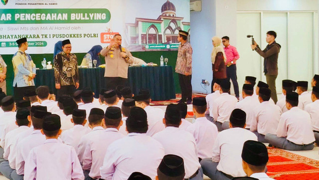 Program Official Hospital Anti Bullying yang digelar Polri dengan menyasar sekolah dan ponpes. Foto: Istimewa