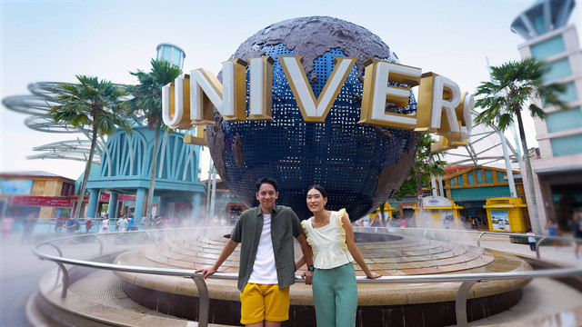 Alika Islamadina bersama sang suami, Raja Siregar, akan mengajak kamu berkeliling dan menjajal beberapa wahana menarik di Universal Studios Singapore. Foto: kumparan