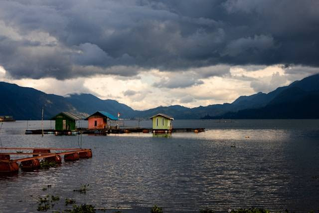 Wisata malam di Takengon. Sumber: Unsplash/teguhyudhatama