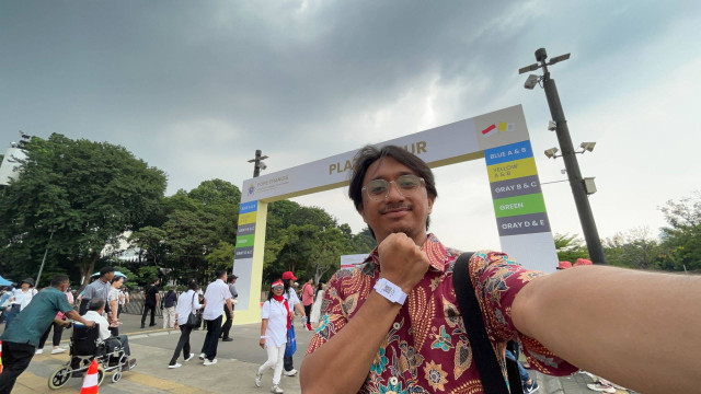 Salah satu jemaat Misa Agung Paus Fransiskus, Gadi Makitan di Gelora Bung Karno Jakarta, Kamis (5/9/2024). Foto: Gadi Kurniawan Makitan/kumparan