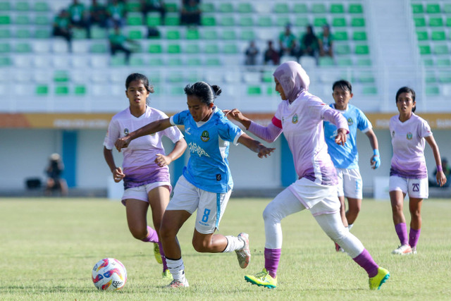 Tim Sumatera Utara melawan Jawa Barat pada pertandingan PON 2024 di Stadion Mini Pancing, Deli Serdang, Sumatera Utara, Kamis (5/9/2024).  Foto: Ahmad Maherdika/kumparan