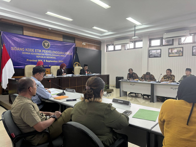 Proses sidang etik penyelenggaraan pemilu di KPU DIY, Kamis (5/9). Foto: Resti Damayanti/Pandangan Jogja