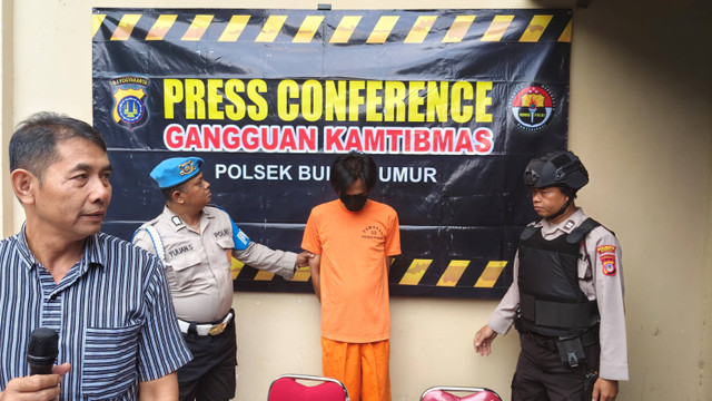 HH (32) mencuri burung tetangganya di Caturtunggal, Depok, Sleman. Saking seringnya dia sempat diusir warga. Foto: Arfiansyah Panji Purnandaru/kumparan