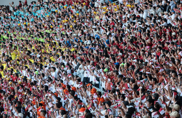 Umat Katolik memenuhi tribun untuk mengikuti Misa Agung di Stadion Utama Gelora Bung Karno (GBK) Senayan, Jakarta, Kamis (5/9/2024). Foto: ADI WEDA /Pool via REUTERS