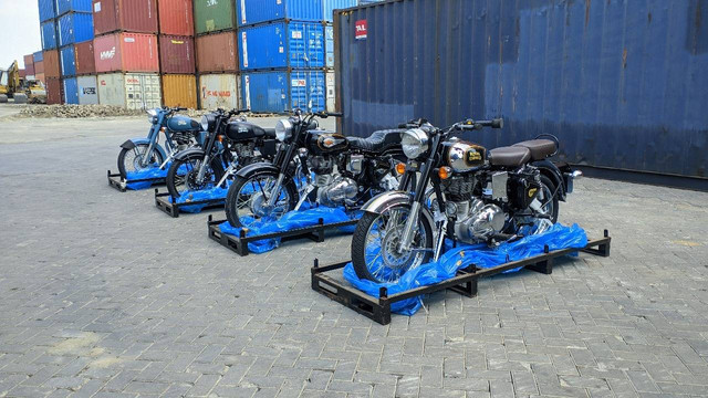 Lelang 30 unit motor klasik Royal Enfield. Foto: Lelang Raya