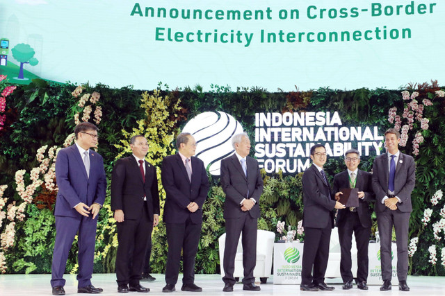 TotalEnergies dan RGE mendapat Persetujuan Bersyarat untuk memasok 1,0 gigawatt tenaga surya dari Indonesia ke Singapura, Kamis (5/9/2024). Foto: Dok. Istimewa