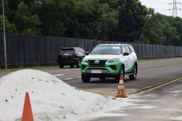 PT Toyota Motor Manufacturing Indonesia (TMMIN) peragakan mobil berbahan bakar bioetanol. Foto: Aditya Pratama Niagara/kumparan