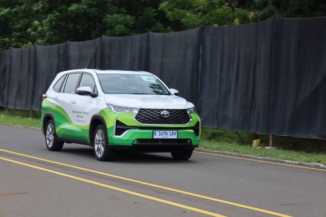 PT Toyota Motor Manufacturing Indonesia (TMMIN) peragakan mobil berbahan bakar bioetanol. Foto: Aditya Pratama Niagara/kumparan