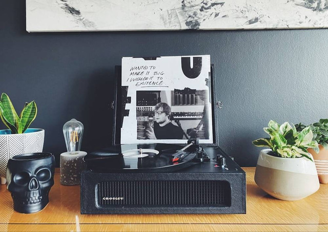 Ilustrasi Makna Lagu Photograph Ed Sheeran. Sumber Unsplash/LeeAnn Cline