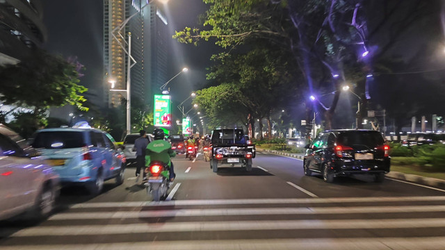 Arus lalu lintas di sekitaran GBK, Jakarta Pusat, kembali lancar usai perayaan Misa Agung Paus Fransiskus, Kamis (5/9/2024). Foto: Jonathan Devin/kumparan