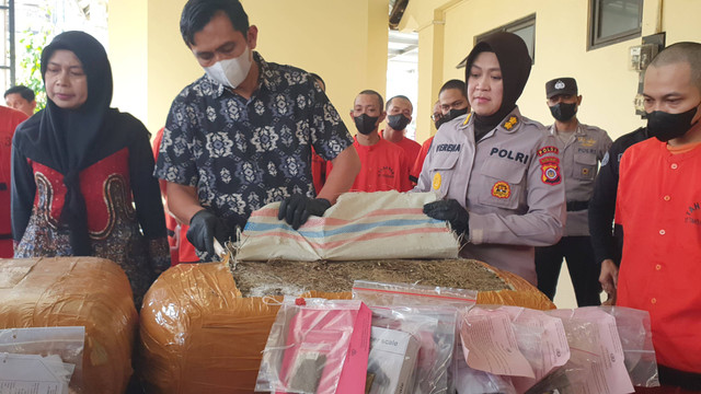 Ditresnarkoba Polda DIY berhasil mengungkap jaringan ganja Yogya-Medan-Aceh. Foto: Panji/kumparan